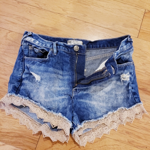 Free People High Rise Lace Hem Shorts 28 - Picture 4 of 7